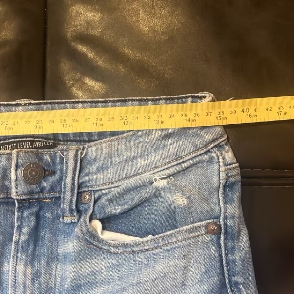 American Eagle Jeans. - Picture 2 of 4